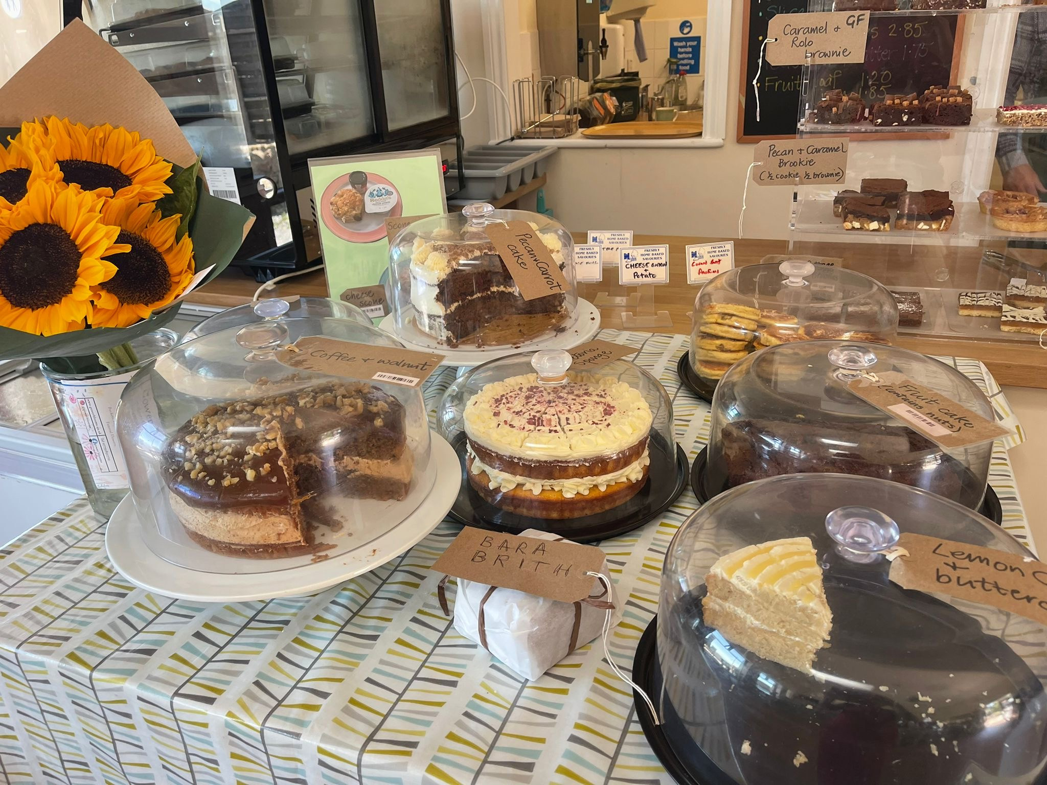 llanmadocvillageshop.co.uk